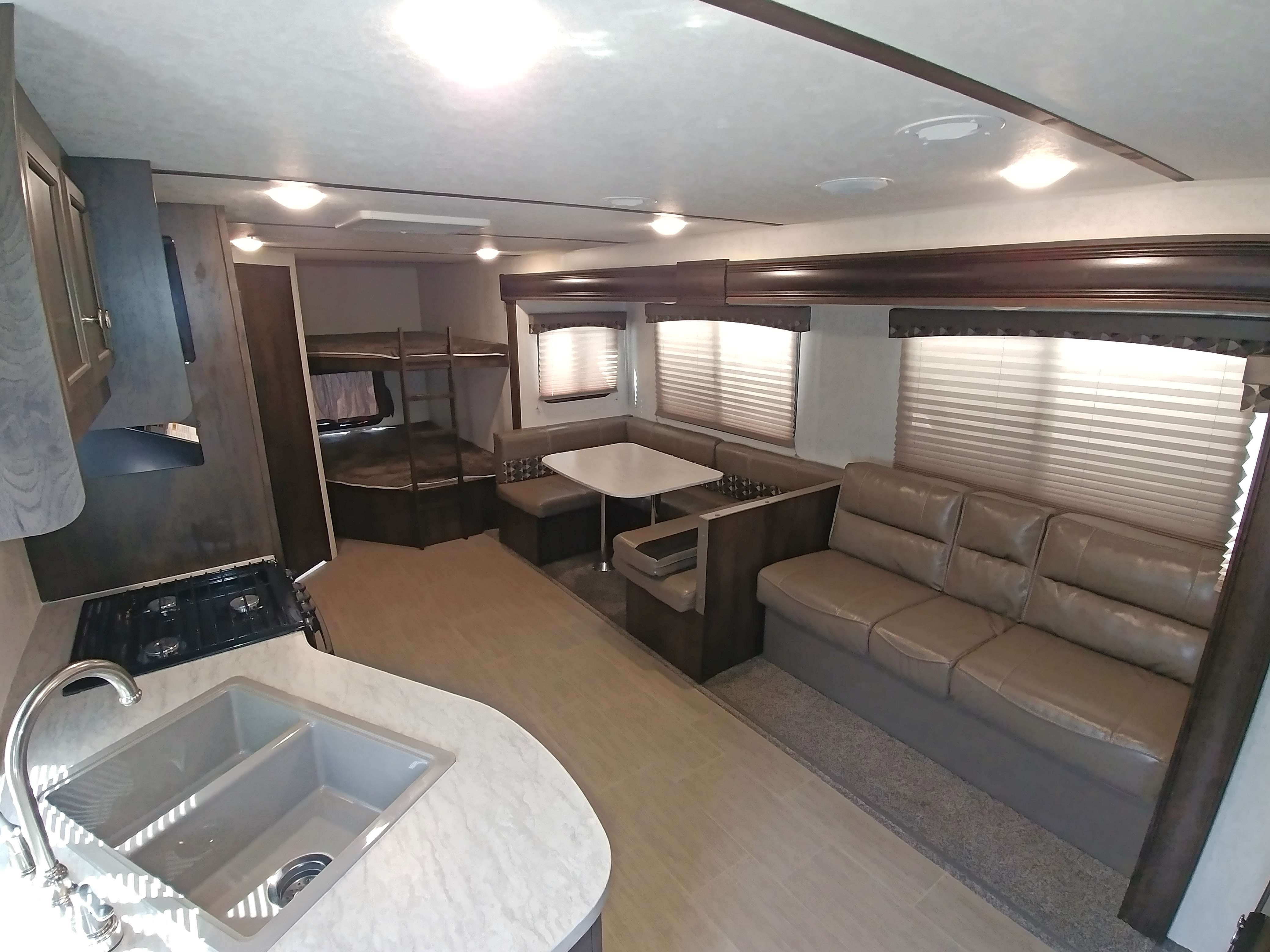 Vehicle Details RV Motorhome and Travel Trailer rentals 