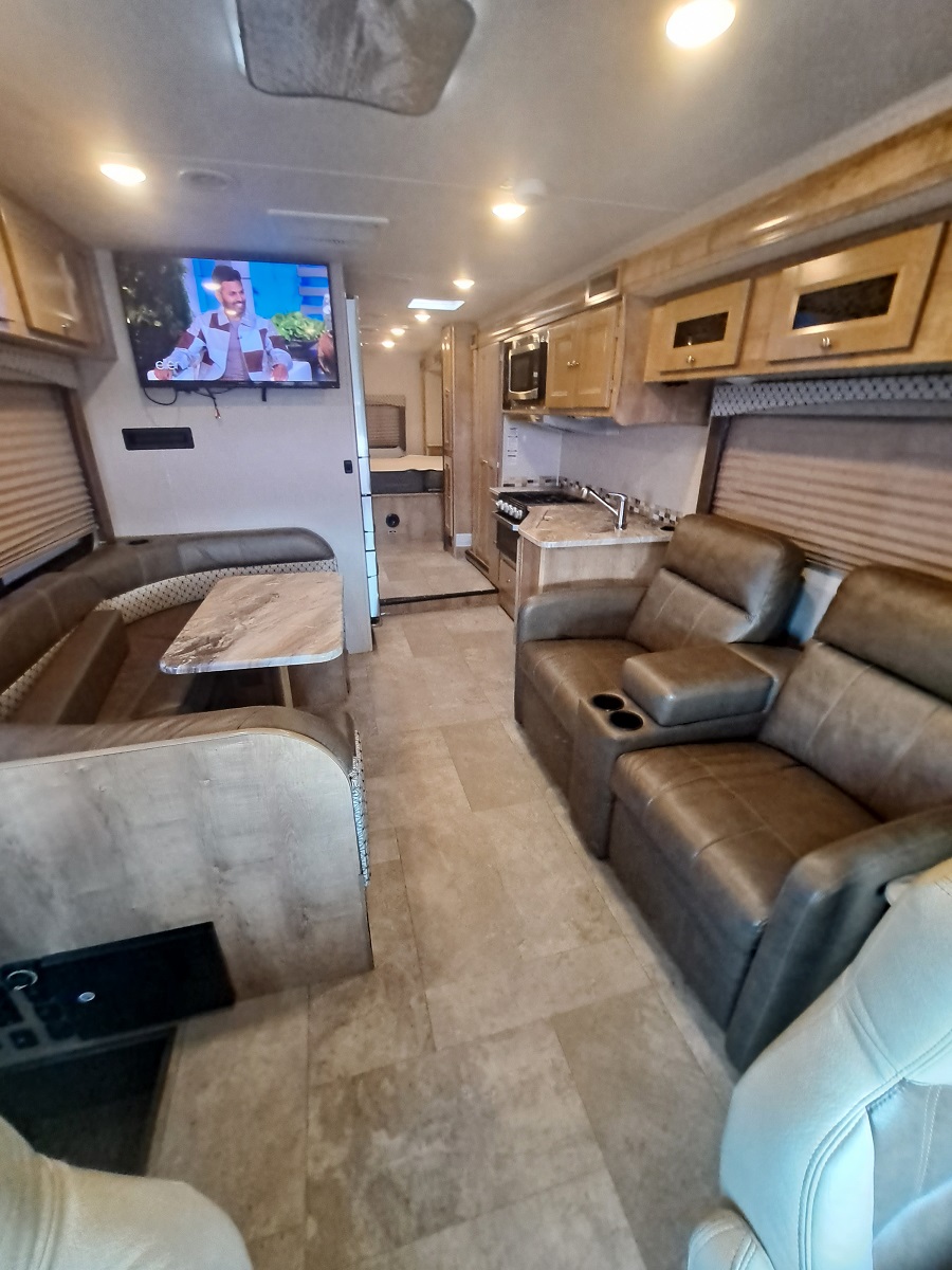 Vehicle Details | RV Rentals In Houston, Texas!